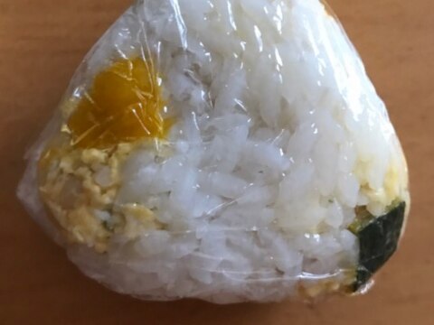 カボチャ煮と生姜炒り卵のおむすび